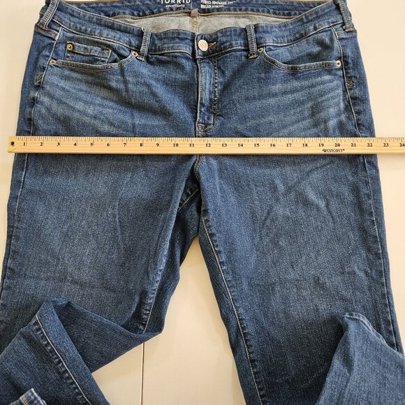 Torrid Jean Women 24S Short Blue Perfect Boyfriend Ankle Vintage Stretch Western - Picture 6 of 16